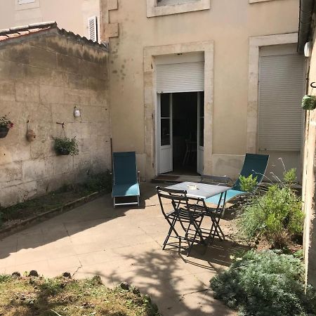 -Le Petit Rochelais- centre ville, stationnement, Netflix - idéal couples, familles, business Niort Exterior foto