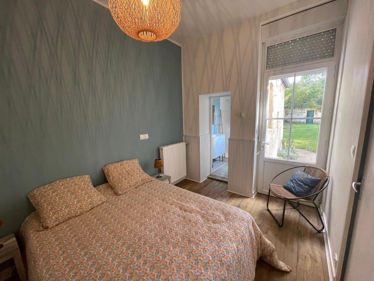 -Le Petit Rochelais- centre ville, stationnement, Netflix - idéal couples, familles, business Niort Exterior foto