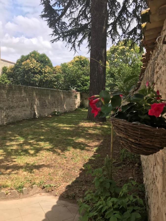 -Le Petit Rochelais- centre ville, stationnement, Netflix - idéal couples, familles, business Niort Exterior foto